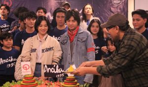 Arbani Yasiz dan Azizi Asadel saat dikenalkan kepada publik pemeran pengganti Dilan, Minggu (2/4). (HENDRIK MUCHLISON/JABAR EKSPRES)
