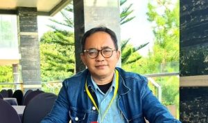 Tunggak THR Memperburuk Ekonomi Lokal Pengamat Ekonomi, Acuviarta Kartabi menilai tunggak tunjangan hari raya (THR) akan memperburuk ekonomi lokal. (INSTAGRAM/@ACUVIARTA)