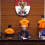 BERIKAN KETERANGAN: Wakil Ketua KPK Alexander Marwata (tengah) saat mengungkap dugaan korupsi yang dilakukan Bupati Meranti saat jumpa pers, Jumat (7/4) malam. (Tangkapan Layar Youtube KPK RI)