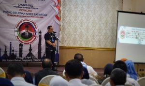 Relawan Anies Bentuk Poskora, 81 Ribu Posko Kemenangan Bakal Dibentuk Diseluruh Indonesia Ketua Panitia Peluncuran Poskora, Aly Yusuf saat berdiskusi bersama para relawan Anies Baswedan. (Yudha Prananda / Jabar Ekspres)