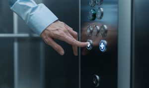 Ketahui 6 Jenis Lift Sebelum Kamu Memasukinya, Jangan Salah! Ilustrasi Jenis Lift Berdasarkan Fungsi/ Pexels/ cottonbro studio