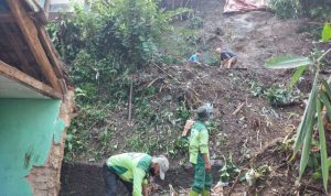 Rumah dan Kontrakan di Coblong Tertimbun Longsor, Satu Tewas