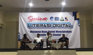 Seminar literasi digital dengan tema Melawan Hoaks Untuk Menciptakan Pemilu Yang Damai.