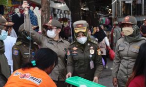 Satpol PP Srikandi Conduct Security at Tanah Abang Market Satpol PP Srikandi Conduct Security at Tanah Abang Market