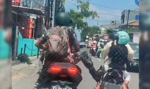 Viral di Medsos TNI Tendang Pemotor yang Membonceng Anak