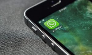 Whatsapp Akan Berikan Fitur Auto Pos ke Facebook