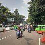 PADAT MERAYAP: Sejumlah kendaraan saat terjebak kemacetan di Simpang Lippo Kebun Raya Bogor Plaza, Jalan Raya Pajajaran, Kota Bogor. (YUDHA PRANANDA/JABAR EKSPRES)