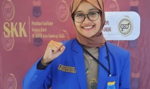 Mahasiswa Universitas Pelita Bangsa Desak Rektorat Pecat Dosen tersangka Staycation kontrak. (KBE)