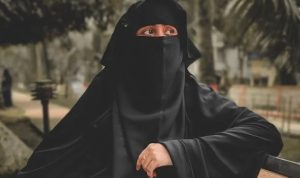 Hukum buka tutup cadar (freepik)