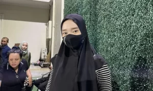 Inara Rusli Rela Buka Cadar untuk Penuhi Kebutuhan Anak