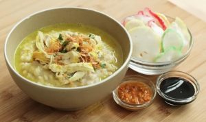 Kaya Bubur Abang-abang! Resep Bubur Ayam Oat Kuah Kuning