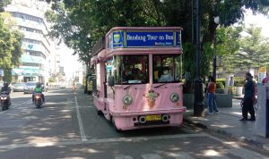 Ist. Bandung Tour On Bus (Bandros). Foto. Sandi Nugraha.