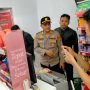 Aksi perampokan minimarket kembali terjadi di, Kecamatan Cibinong, Kabupaten Bogor. Pelaku todongkan golok kepada karyawan