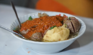 Bakso Favorit Shanty Denny di Garut, Mang Amad Hampor/ Tangkap Layar YouTube Shanty Denny