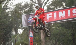 Crosser Astra Honda Tapaki Podium Tertinggi Balap Pembuka Kejurnas Motocross 2023