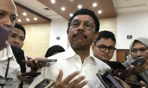 Deputi V KSP, Jaleswari Pramodhawardani bantah ada unsur politis pada penetapan Menkominfo Johnny G Plate, tersangka korupsi pengadaan BTS BAKTI. PMJ News.