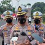 Dirlantas Polda Metro Jaya pastikan pelat dinas polisi yang digunakan pengemudi yang menodongkan senjata api ke sopir taxi online palsu. NTMC Polri.
