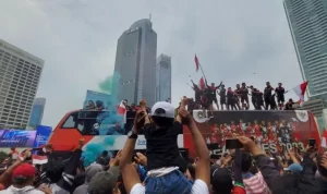 Erick Thohir mengajak seluruh pihak untuk menjadikan pencapaian Timnas U-22 di SEA Games 2023 Kamboja untuk bangkitkan sepak bola Indonesia. ANTARA/Aditya.