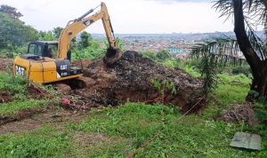 OLAH SAMPAH: Pemerintah Kota (Pemkot) Bandung mengaktivasi kembali eks-TPA Cicabe sebagai langkah darurat penanganan sampah di Kota Bandung dan sudah sekitar 500-600 ton sampah dipindahkan.