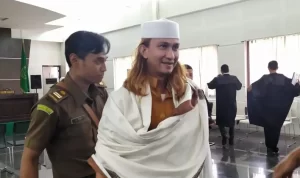 Habib Bahar bin Smith pergi ke rumah sakit sendirian usai ditembak OTK pada Jumat, 12 Mei 2023 untuk mendapatkan perawatan medis. ANTARA/Bagus Ahmad Rizaldi.