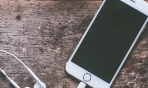 Hati-hati Meledak! Tips Mengisi Daya Baterai Smartphone dengan Benar