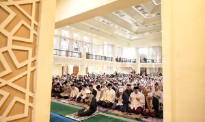 Tahap Akhir Revitalisasi Masjid Agung Kota Bogor Dilanjutkan Kontraktor Asal Lubuk Linggau Ratusan jamaah usai melaksanakan sholat di Masjid Agung Kota Bogor. (Yudha Prananda / Jabar Ekspres)