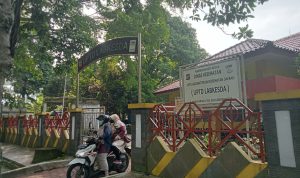 Suasana di UPTD Labkesda Kota Bogor di Jalan Kesehatan No.3, Tanah Sareal, Kota Bogor, Selasa (16/5). (Yudha Prananda / Jabar Ekspres)