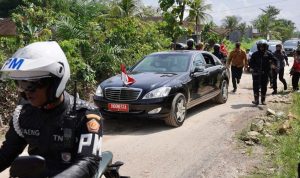 Ini Penampakan Mobil Jokowi Saat Melintasi Jalan Rusak di Lampung