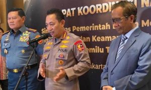 Ikuti Arahan Mahfud MD, Kapolri Tegaskan Bakal Usut Dugaan Bocoran MK Soal Sistem Pemilu Coblos Partai Kapolri Jenderal Listyo Sigit Prabowo tegaskan bakal usut dugaan kasus bocoran MK mengenai sistem Pemilu Coblos Partai. Divhumas Polri.