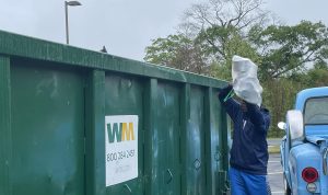 Keberadaan pengelolaan sampah komersil yang dihasilkan oleh mall, restoran, cafe, hotel selama ini seperti belum terkelola dengan benar.
