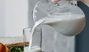 Minum Susu Malam Hari Sebelum Tidur? Baik untuk Kesehatan loh