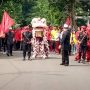 Rombongan Bacaleg PDIP Kota Bogor saat menuju kantor KPU Kota Bogor, Kamis (11/5). (Yudha Prananda / Jabar Ekspres)