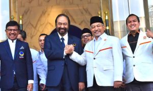 Johnny Plate (kiri) mendampingi Ketua Umum Partai Nasdem Surya Paloh saat menggelar pertemuan dengan Partai Keadilan Sejahtera (PKS) di Nasdem Tower, Jakarta, Rabu 11 Juni 2022. (DOK/PKS.ID)