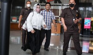 Penampilan Kadinkes Lampung Reihana Wijayanto yang viral di media sosial menjadi sosotan saat memenuhi panggilan KPK untuk klarifikasi LHKPN. ANTARA/Aditya Pradana Putra.