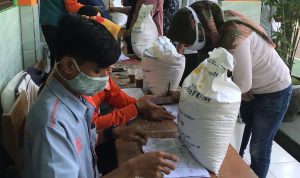 KPK) melakukan pengeledahan di Kantor Kementerian Sosial (Kemensos) RI atas kasus dugaan korupsi penyaluran beras bantua sosial (Bansos).