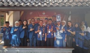 Pengurus DPD PAN Kota Bogor dan Bacalegnya saat konferensi pers di Kantor KPU Kota Bogor, Jumat, 12 Mei 2023. Yudha Prananda / Jabar Ekspres.