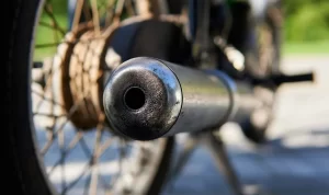 Penyebab Motor Ngebul Asap Putih di Knalpot? Jangan Panik Ya! 