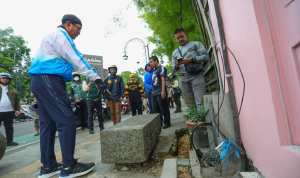 Ema Sumarna mengatakan bahwa akan ada perbaikan jalan dan trotoar di Kota Bandung secara bertahap.