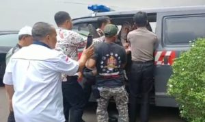 Terduga Pelaku Penembakan di Kantor Pusat MUI Jakarta Dilaporkan Tewas, Polisi Amankan Barbuk Senjata Terduga pelaku penambakan di Kantor Pusat MUI Menteng, Jakarta Pusat dilaporkan tewas, polisi amankan barbuk senjata. PMJ News.