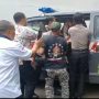Terduga pelaku penambakan di Kantor Pusat MUI Menteng, Jakarta Pusat dilaporkan tewas, polisi amankan barbuk senjata. PMJ News.