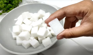 Cara Mudah Membuat Lontong Super Kenyal, Cuma Pakai Rice Cooker! Tangkapan Layar Mmebuat Lontong Rice Cooker/Foto: YouTube (CR COOK)