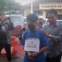 Seorang pedagang pasar malam di Kota Bogor harus berurusan dengan pihak berwajib. Sebab, dia kedapatan menyimpan senjata api.
