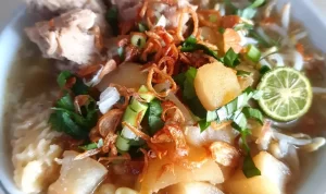3 Rekomendasi Mie Kocok Enak Bandung, Kuliner Legendaris! Rekomendasi Mie Kocok Enak Bandung/foto: Instagram (huangzhihao.id)