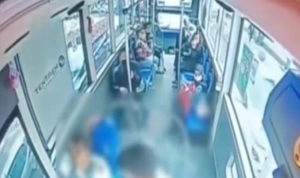 Potongan video pemukulan sopir TMP oleh orang tidak dikenal.