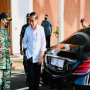 Kali Ini Bukan Prank! Presiden Joko Widodo Akhirnya Meninjau Langsung Kondisi Jalan Di Lampung Kali Ini Bukan Prank! Presiden Joko Widodo Akhirnya Meninjau Langsung Kondisi Jalan Di Lampung menggunakan mobil.