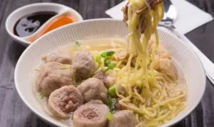 8 Rekomendasi Bakso Terenak di Bandung, Kuahnya Bikin Nagih! 8 Rekomendasi Bakso Terenak di Bandung, Kuahnya Bikin Nagih!