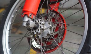 Tips Perawatan Sepeda Motor Dengan Velg Jari-Jari