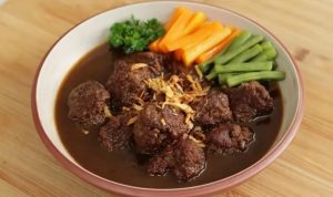 Menu Favorit Keluarga! Resep Semur Bola Daging
