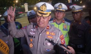Kepala Satlantas Polresta Bogor Kota, Kompol Galih Apria saat memberikan keterangan di Simpang Jalan Kaptennya Muslihat, Selasa (9/5). (Yudha Prananda / Jabar Ekspres)