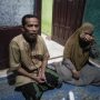 Orang tua Arya Saputra korban pembacokan saat ditemui di kediamannya. Foto : Sandika Fadilah/Jabarekspres.com